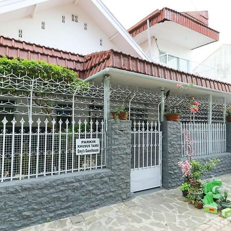 Emy'S Guesthouse Jenggrik Екстер'єр фото