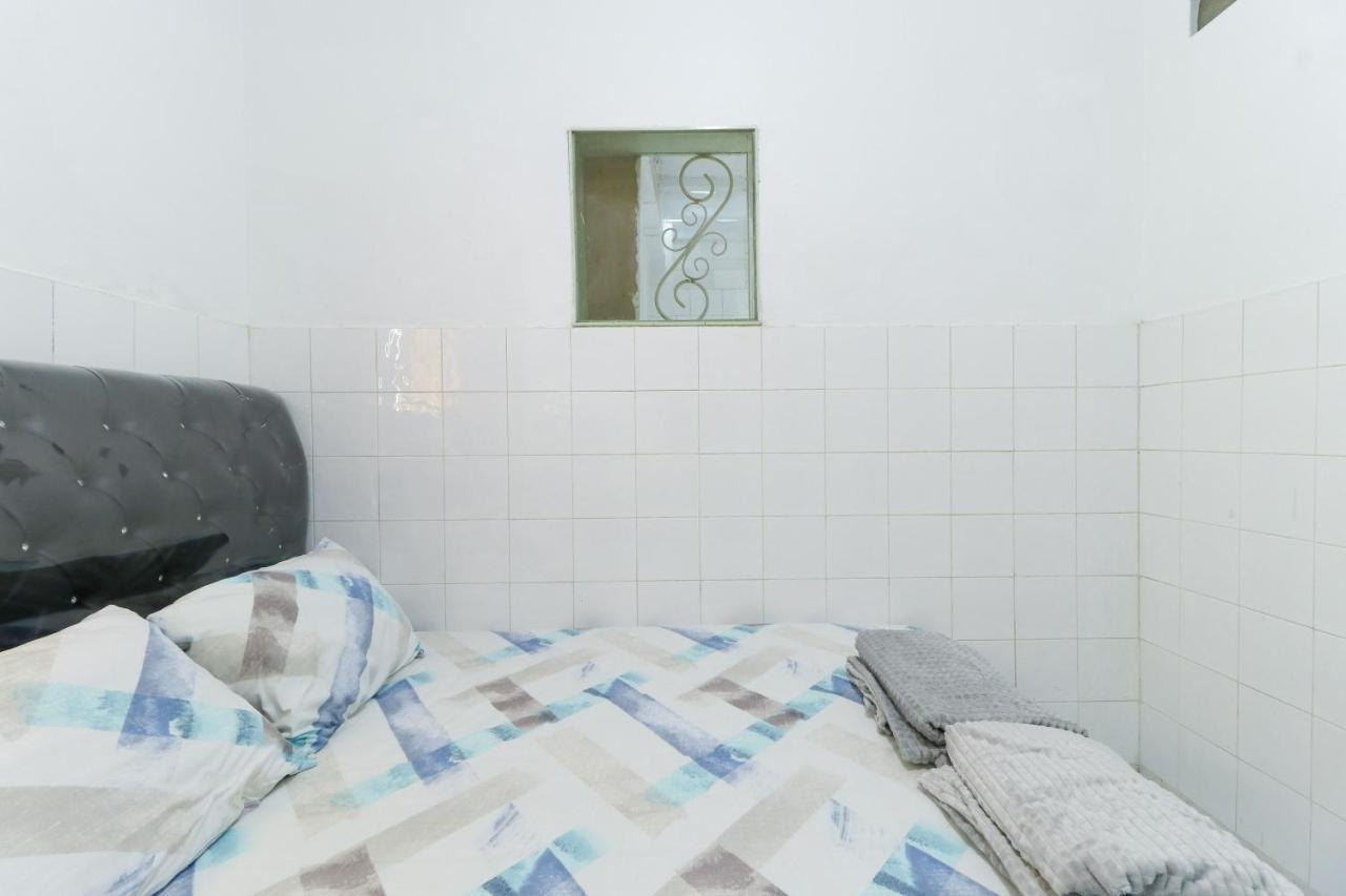 Emy'S Guesthouse Jenggrik Екстер'єр фото